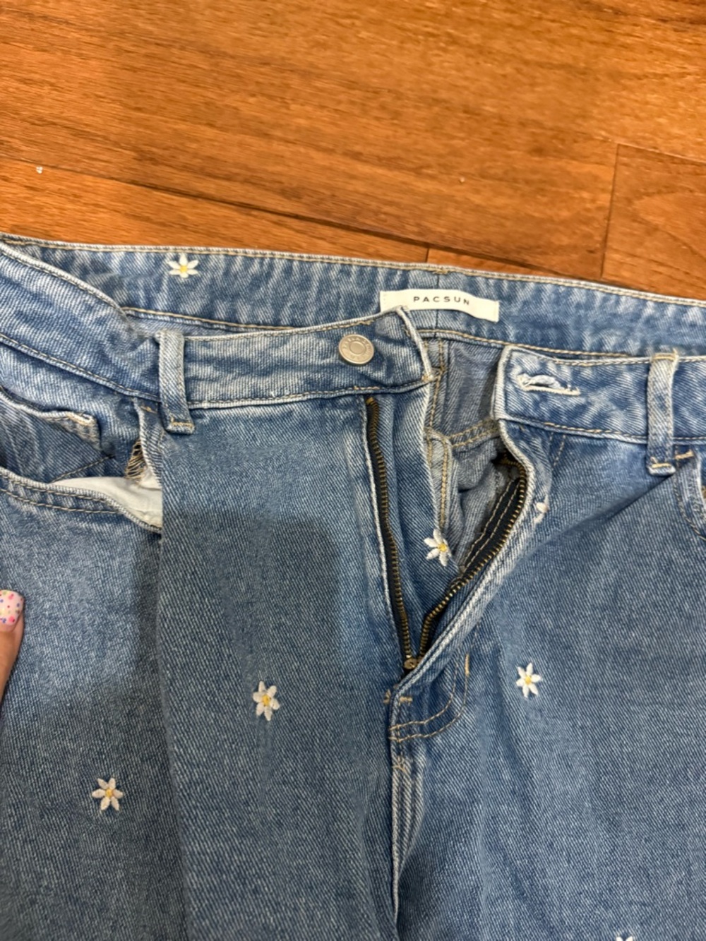 PacSun Light Blue Daisy Embroidered High-Rise Women’s Jeans, size 31” waist
